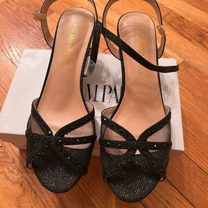 New in box, never worn! Dream Pairs open toed pump